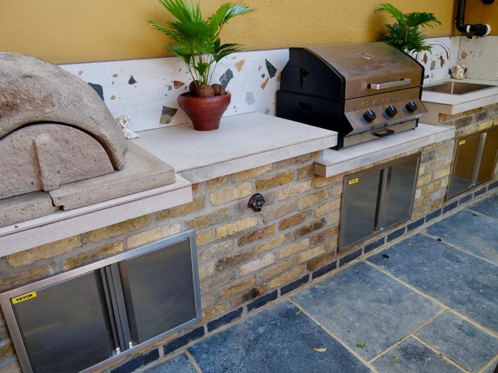 Huge Deluxe 600 Year Old Essex Manor, Hot Tub, Cinema Room, Sky Tv Saffron Walden Exterior foto